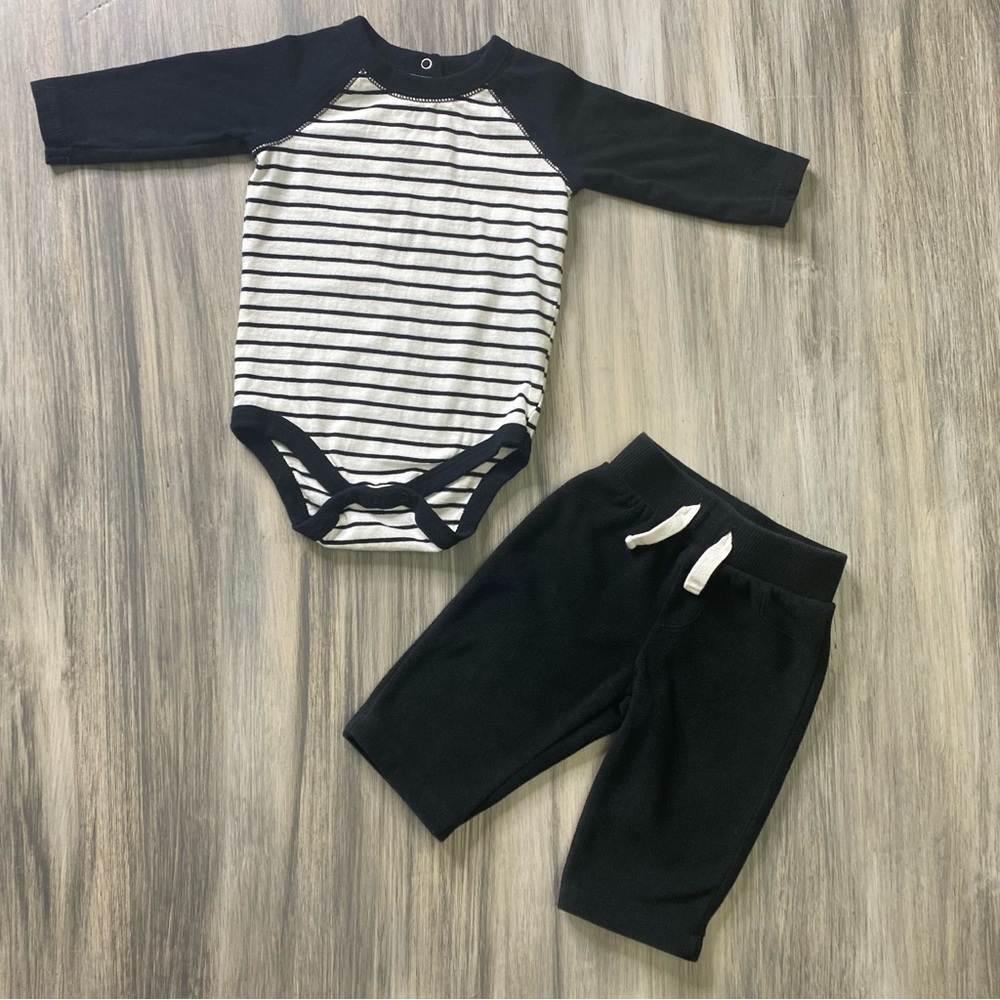 Long Sleeve Striped Onesie Black & White, with Black Pants Size 3-6 mos